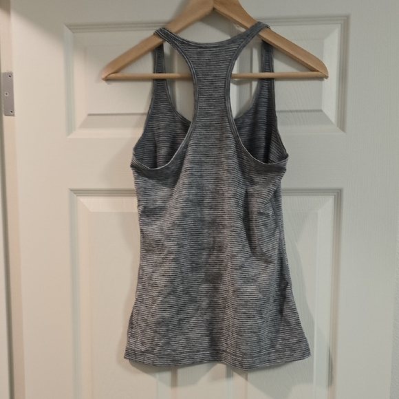 GapFit Racerback Tank Top - Picture 3 of 6